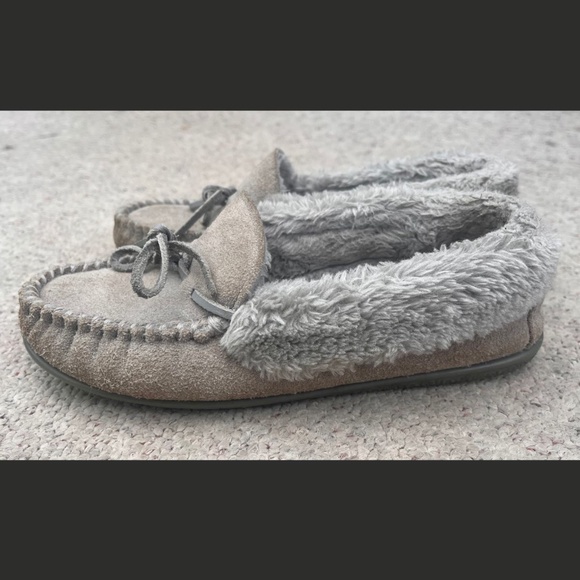 Classic Grey Leather Minnetonka Moccasin Style Faux Fur Slippers Women's Size 8 - Picture 5 of 8